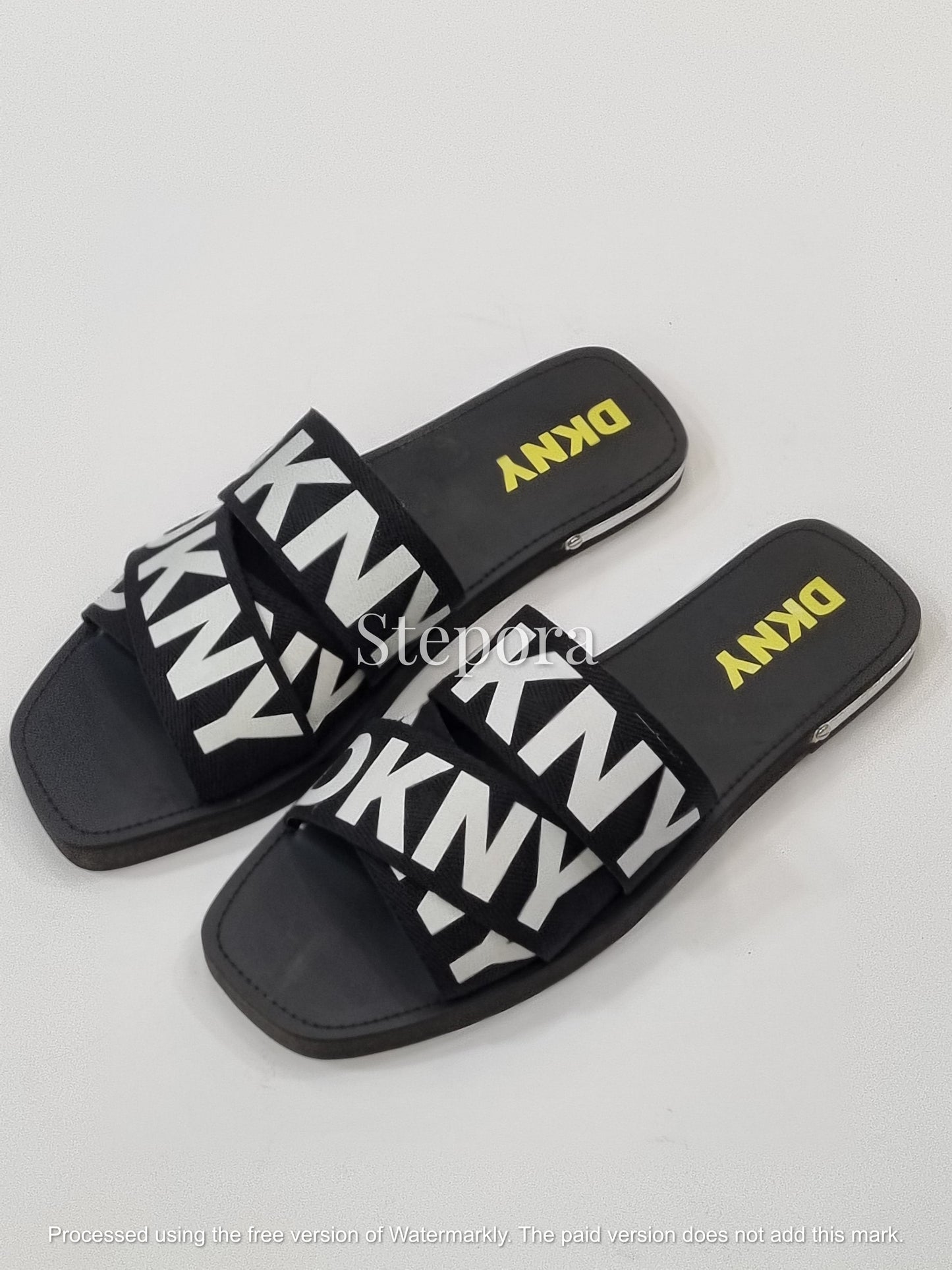 Bold Letter Print Criss-Cross Canvas Slides – Women’s Casual Flat Sandals