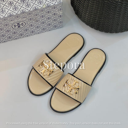 Quilted Open-Toe Flat Slides with Metallic Emblem – Chic Summer Footwear