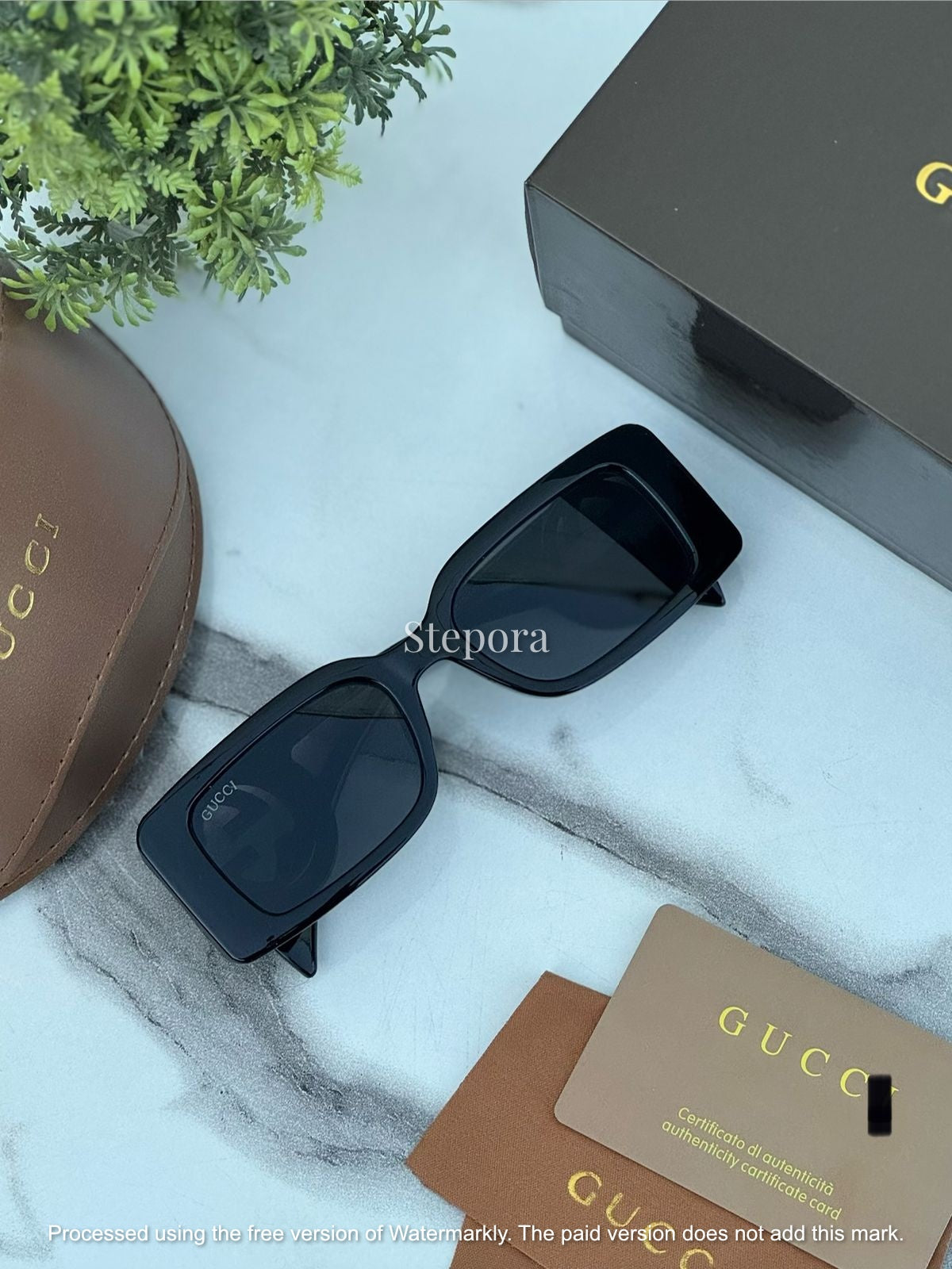 Bold Interlocking G Square Sunglasses