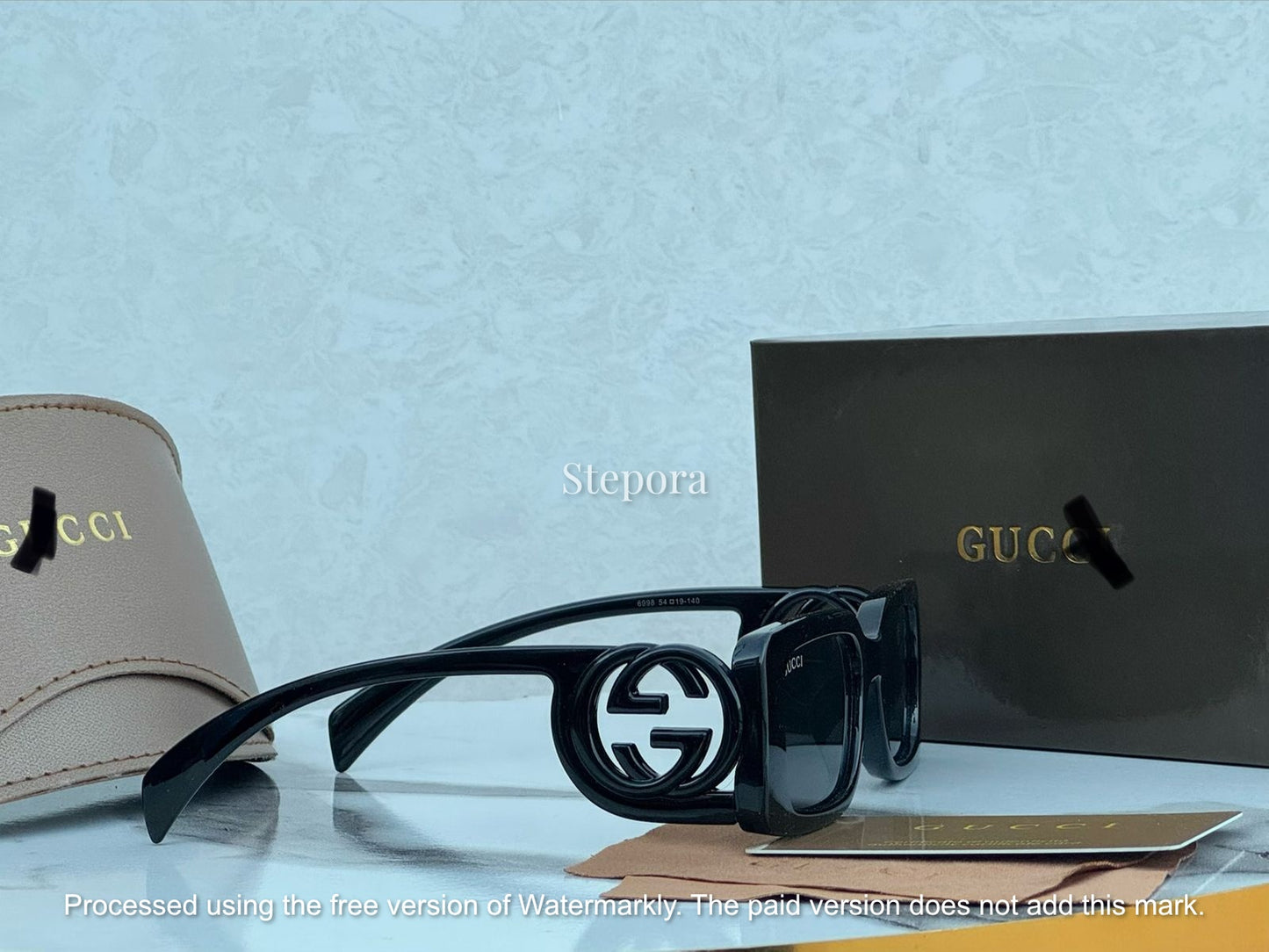 Bold Interlocking G Square Sunglasses