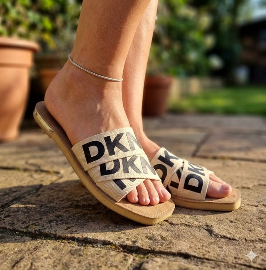 Bold Letter Print Criss-Cross Canvas Slides – Women’s Casual Flat Sandals